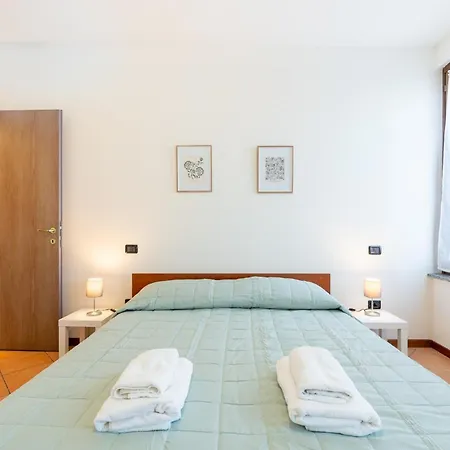 Guesthost - Casa Emilia - Cozy In 아파트 파르마